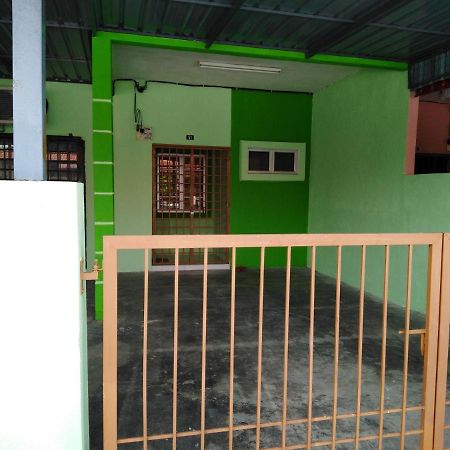 Pelangi Homestay Bota エクステリア 写真