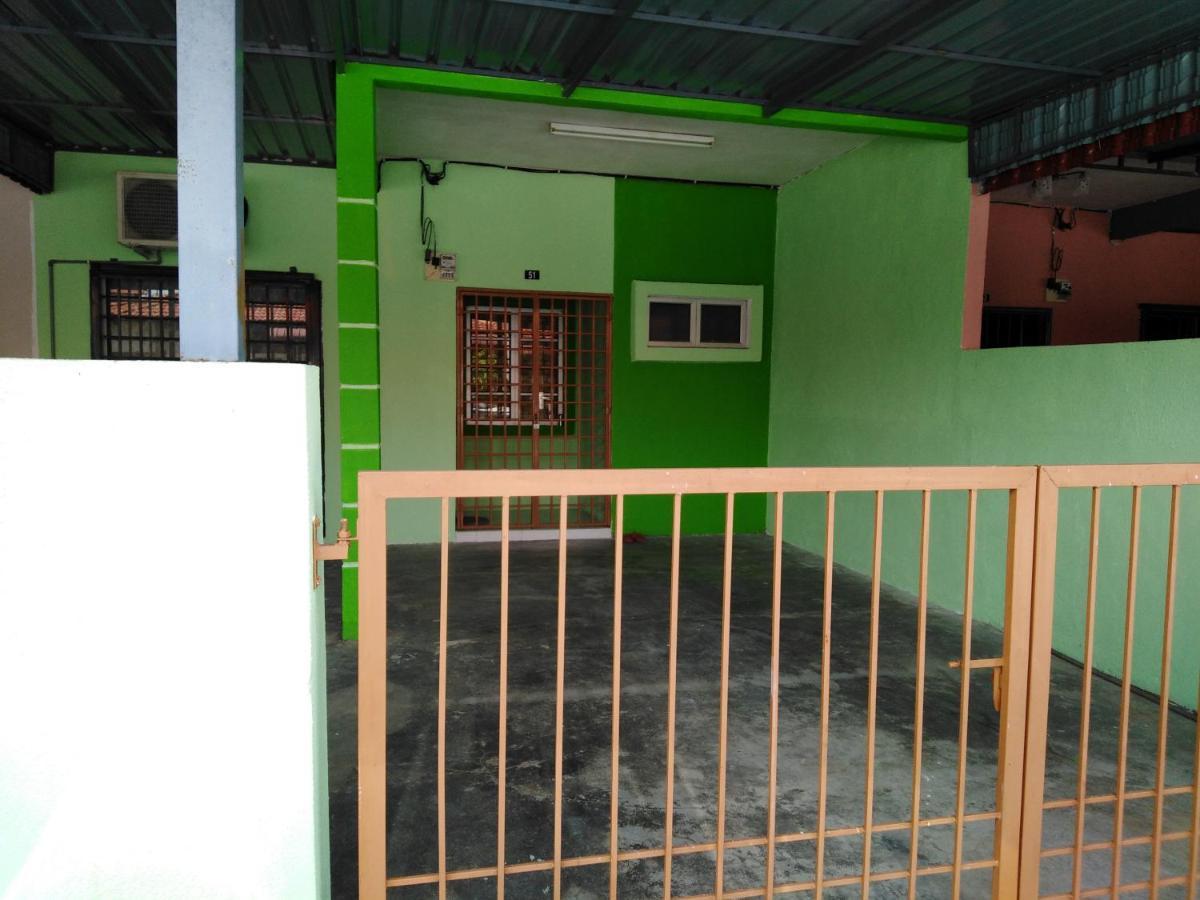 Pelangi Homestay Bota エクステリア 写真