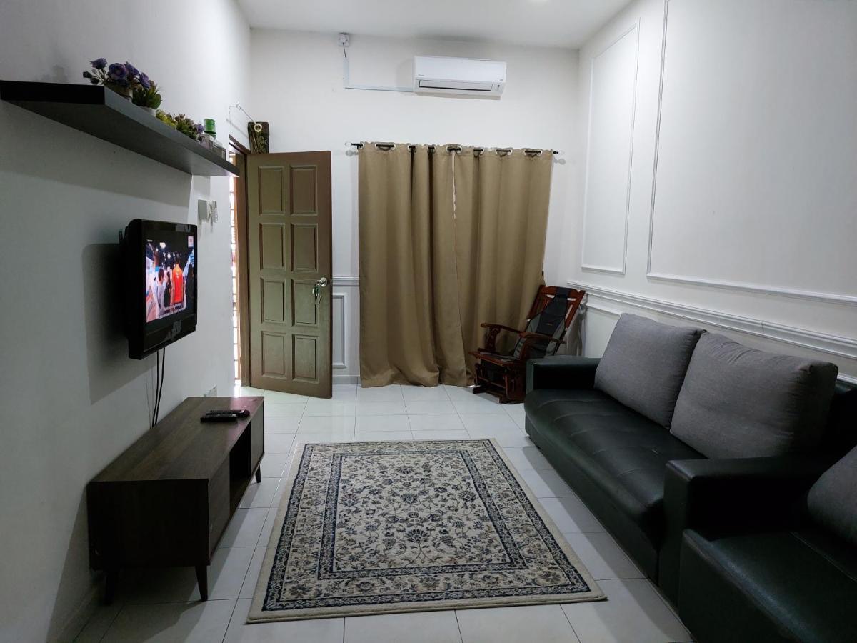 Pelangi Homestay Bota エクステリア 写真